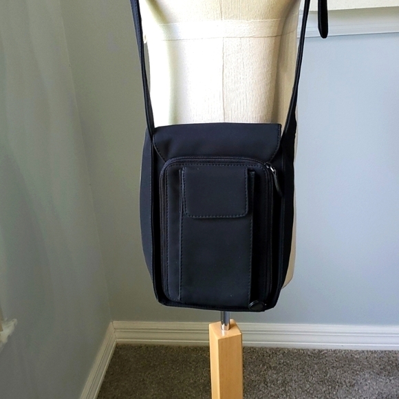 Hobo international vintage travel bag. Black, comfortable to carry. CLOTH - Picture 1 of 12